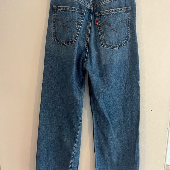 Levi straight leg rib cage jeans. - Picture 2 of 6